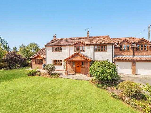 House for sale in Crookhill, Worcestershire