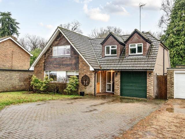 House for sale in Hillview, Surrey