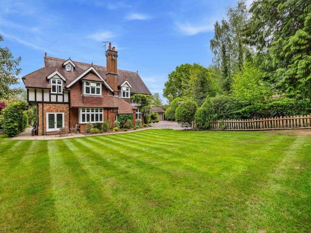 House for sale in Hillview, Surrey