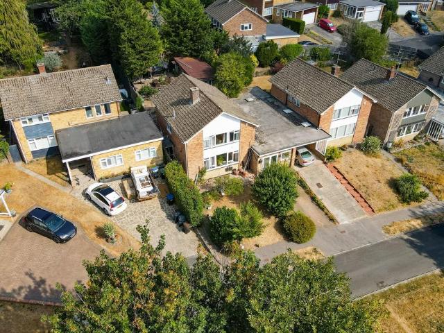 House for sale in London Borough of Croydon, Forestdale