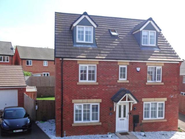 House for sale in Priors Hall Park, Weldon