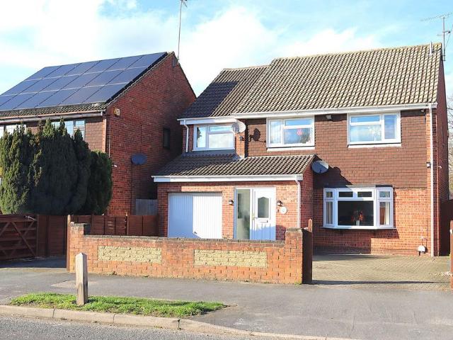 House for sale in The Crescent, Farnborough