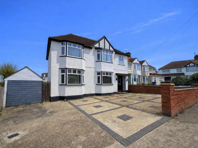 House for sale in South Stanmore, Greater London