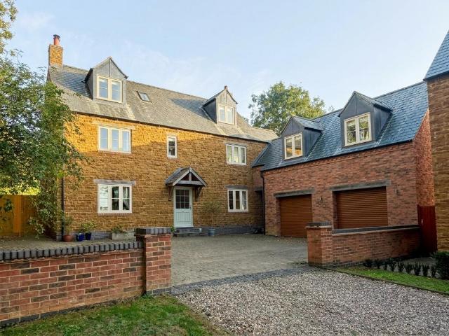 House for sale in Long Buckby, West Northamptonshire
