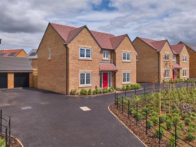 House for sale in Moulton