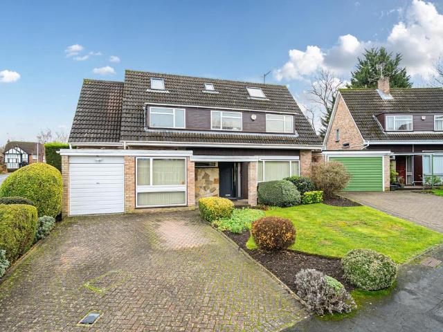 House for sale in Bushey