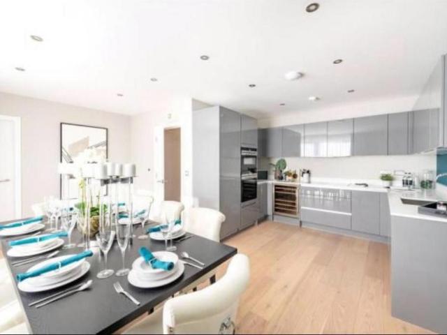 House for sale in Barton Park, The Slade