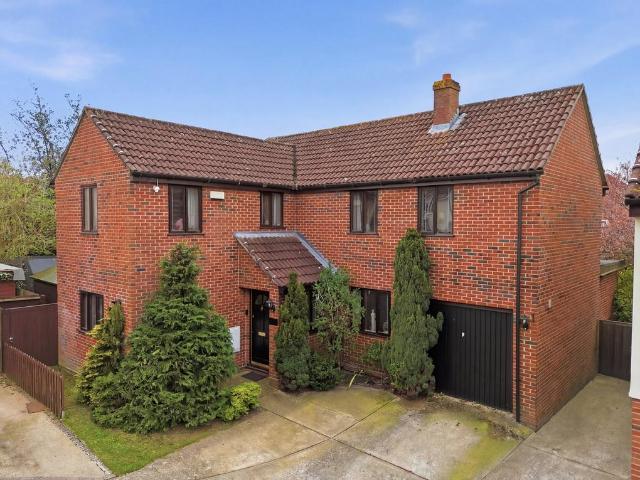 House for sale in Chipping Hill, Essex