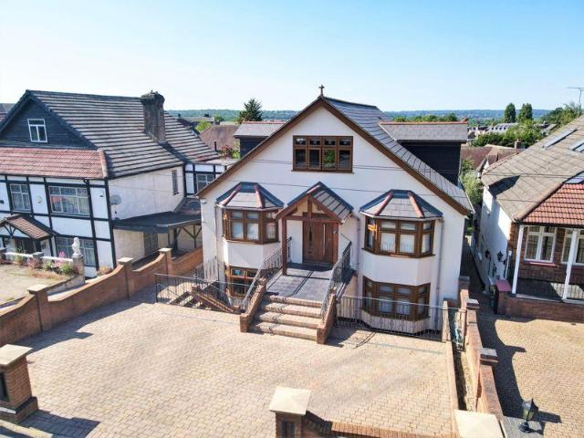 House for sale in Chigwell, Epping