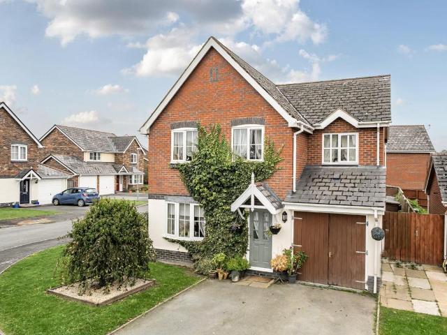 House for sale in Guilsfield