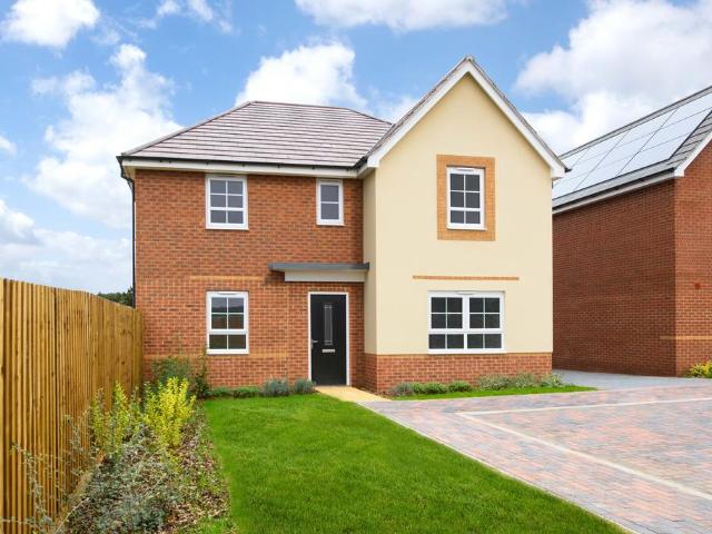 House for sale in Overstone, Moulton