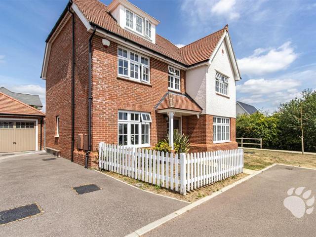 House for sale in Lee Chapel, Essex