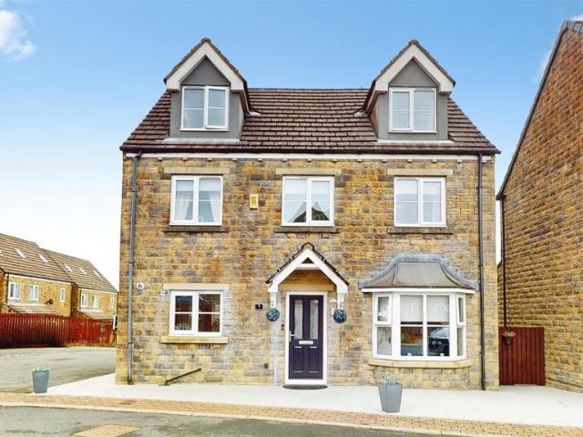 House for sale in Queensbury, West Yorkshire