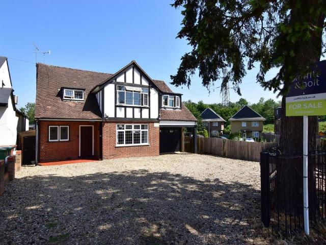 House for sale in Batchworth, Hertfordshire