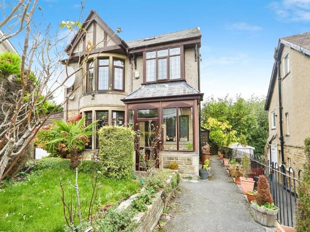 House for sale in Frizinghall, West Yorkshire