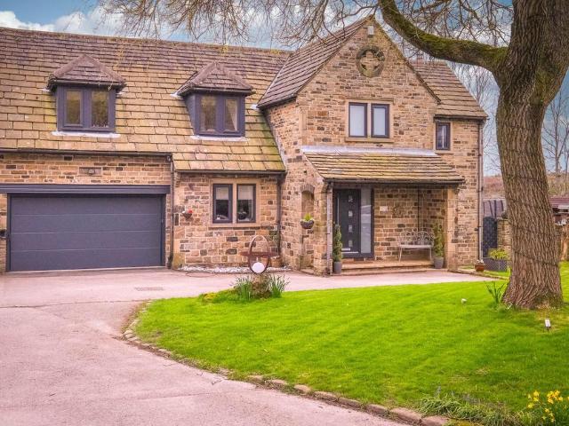 House for sale in Northowram, West Yorkshire