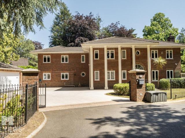 House for sale in Tricketts Cross, Ferndown