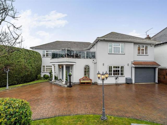 House for sale in Bushey, Bushey Heath