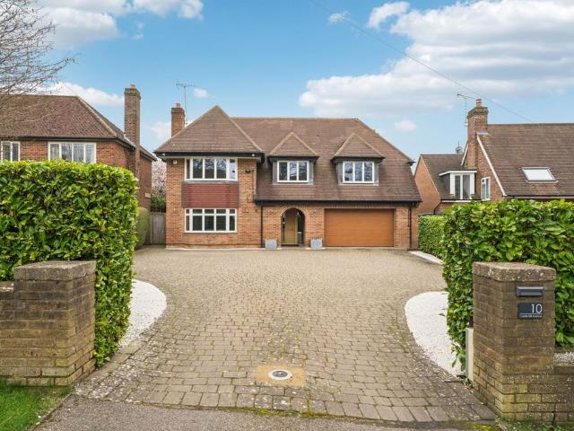 House for sale in Ashlyns Estate, Pouchen End