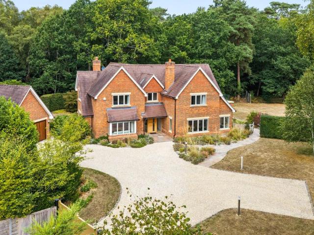 House for sale in Finchampstead
