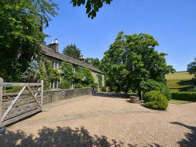 House for sale in Wash, Charlesworth