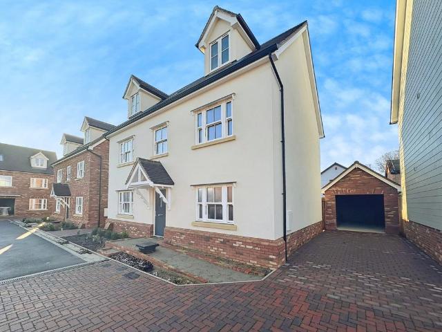 House for sale in Chipping Hill, Essex