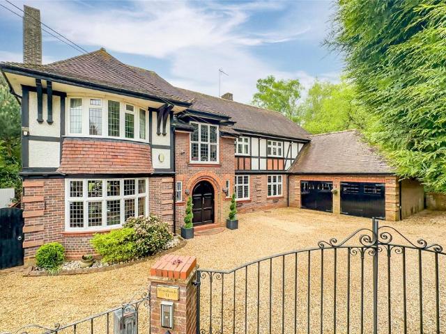 House for sale in Spring Park, Luton