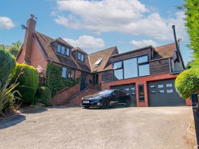 House for sale in Cadole, Gwernymynydd