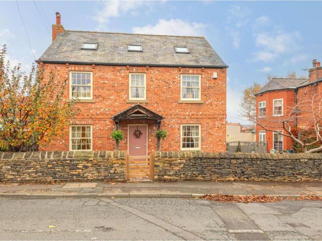 House for sale in Middlestown, West Yorkshire