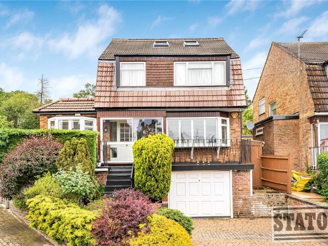 House for sale in High Barnet, Greater London