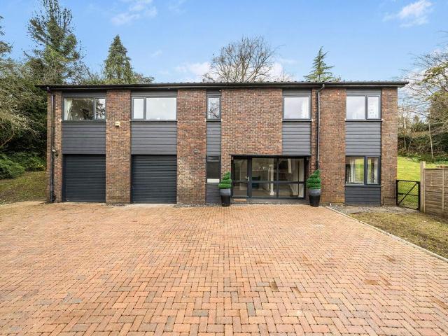 House for sale in London Borough of Croydon, Kenley