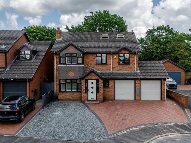House for sale in Landywood, Great Chatwell