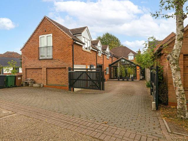 House for sale in Elmfield, Leicestershire