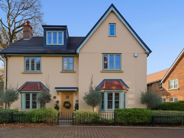 House for sale in Navestock Side, Essex