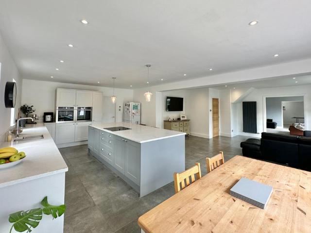 House for sale in Penn, Knotty Green