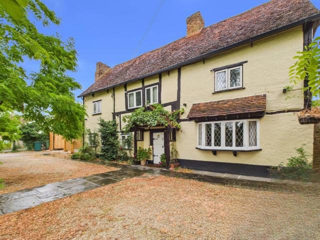 House for sale in Lower Halliford, Surrey