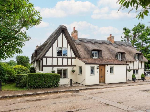House for sale in Barton-le-Clay, Central Bedfordshire