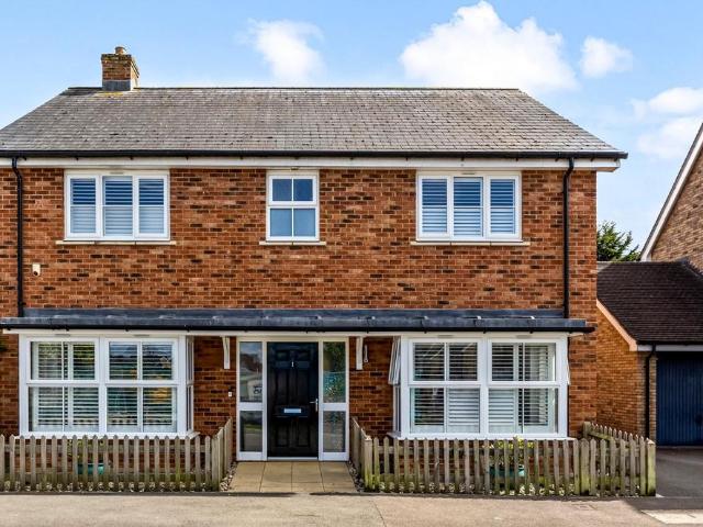 House for sale in Wickhurst Green, Horsham