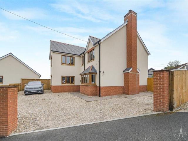 House for sale in Cimla, Neath
