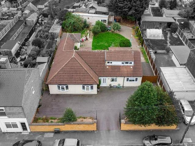 House for sale in Larklands, Caldermill