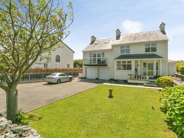 House for sale in Trearddur, Wales