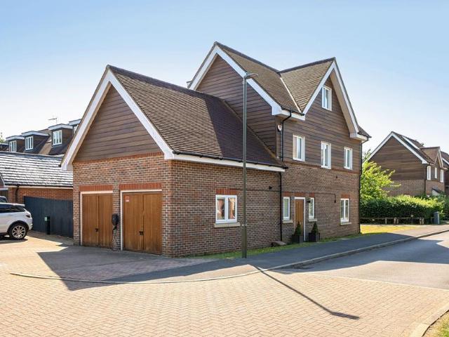 House for sale in Pachesham Park, Surrey