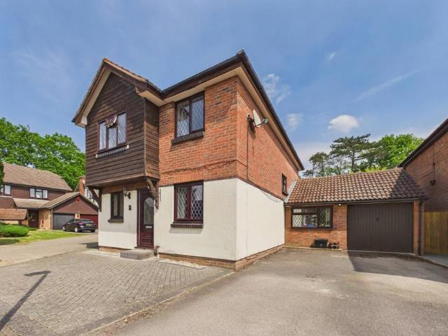 House for sale in Emmbrook, Wokingham