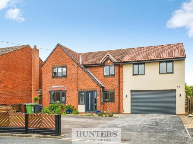 House for sale in Hut Green, Eggborough