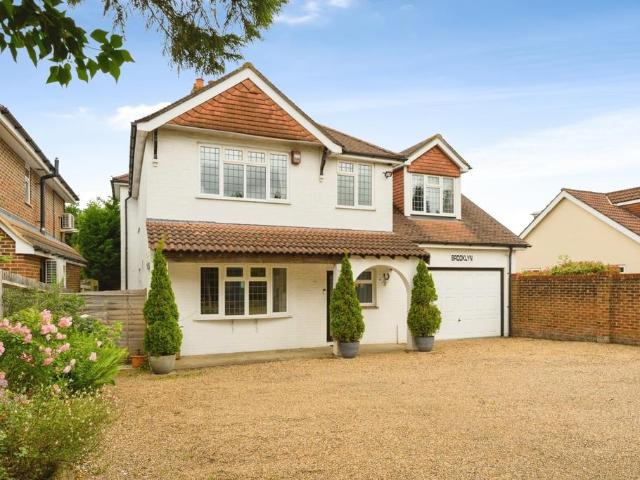 House for sale in Pachesham Park, Surrey