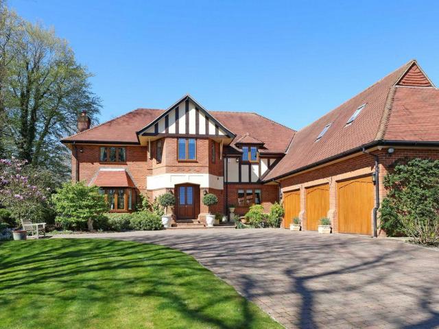 House for sale in Penn, Knotty Green