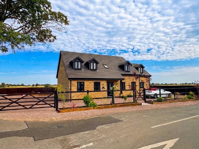 House for sale in Doddington, Four Gotes