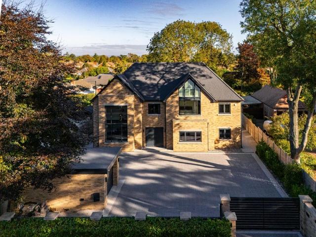 House for sale in Longfield and New Barn, Monks Orchard