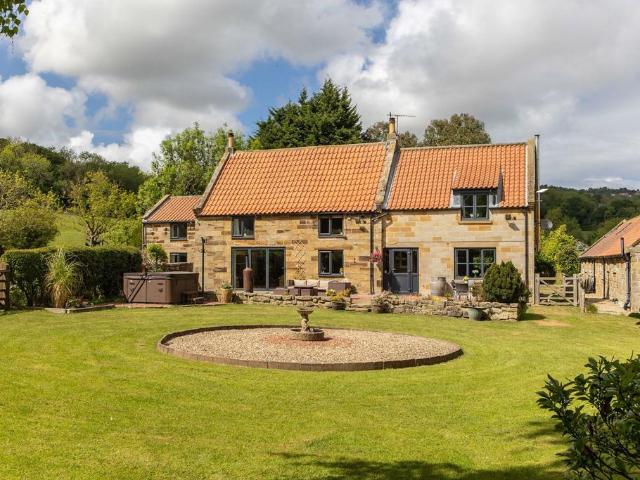 House for sale in Eskdaleside cum Ugglebarnby, North Yorkshire