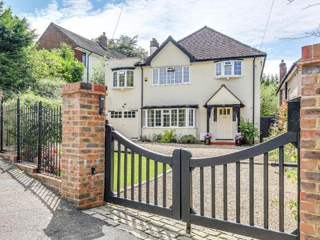 House for sale in Sanderstead, Sanderstead